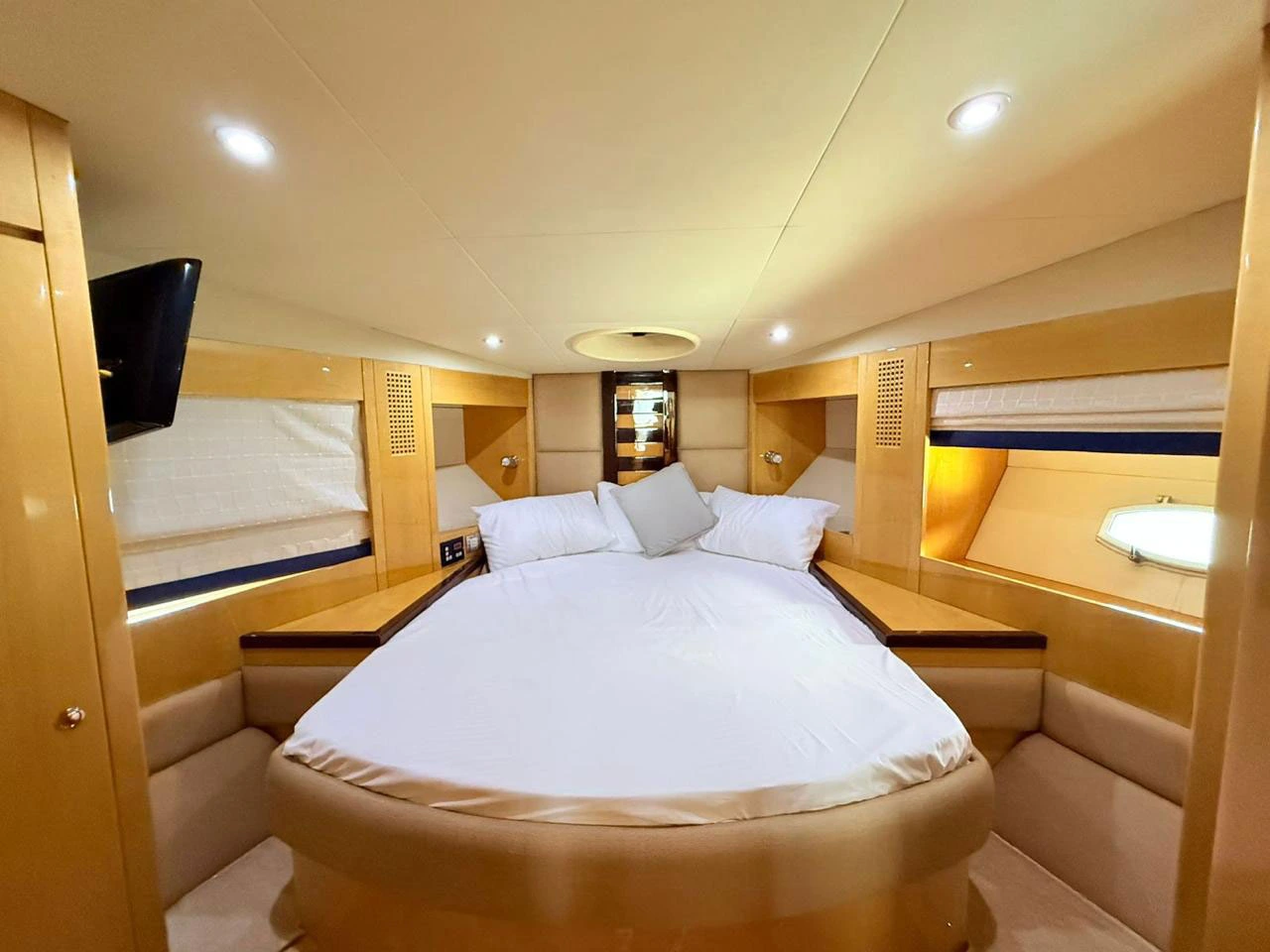 48FT Emerald Luxury Yacht Charter