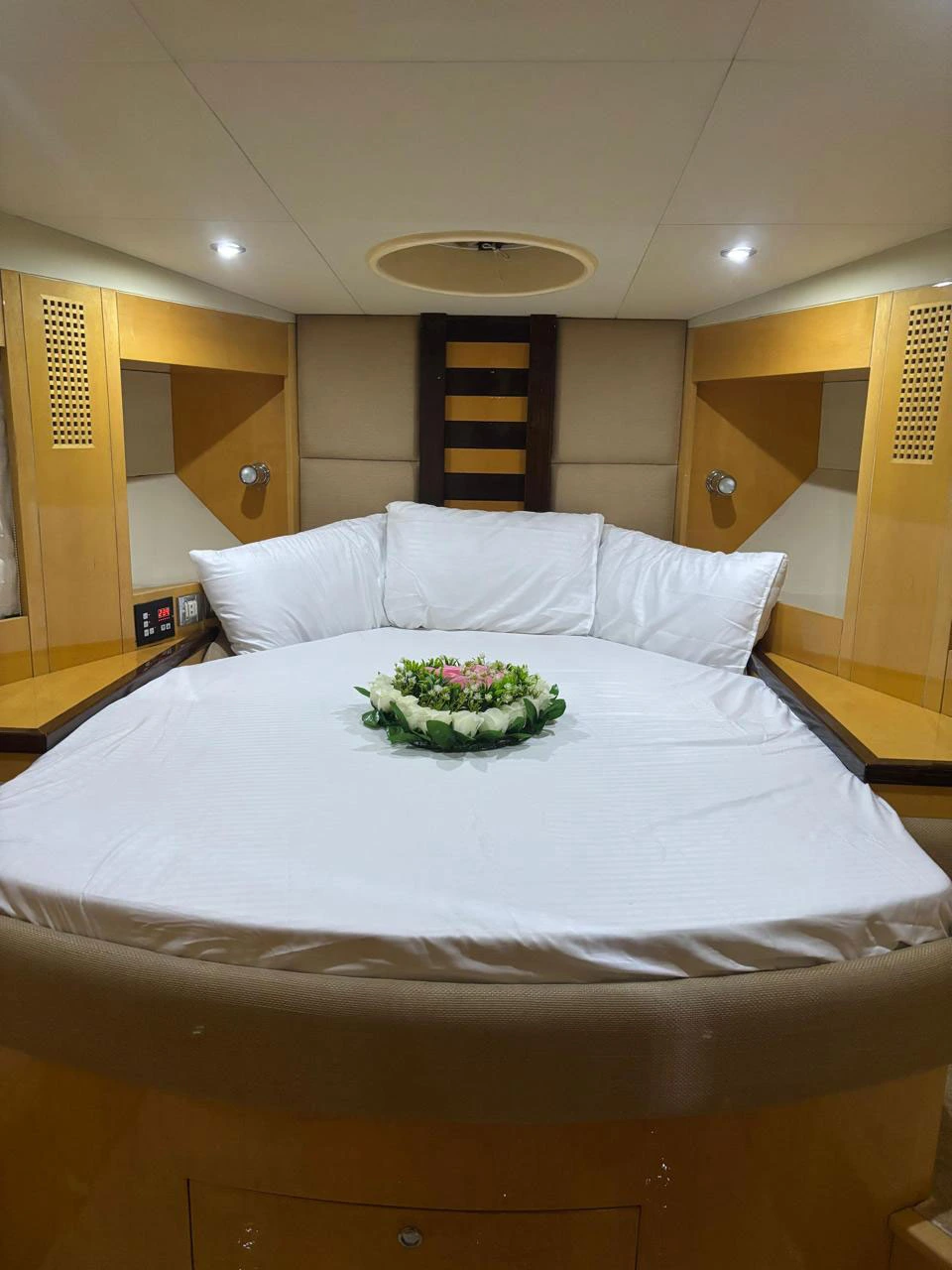 48FT Emerald Luxury Yacht Charter