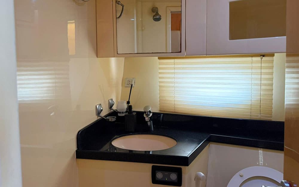 48FT Emerald Luxury Yacht - Image 8