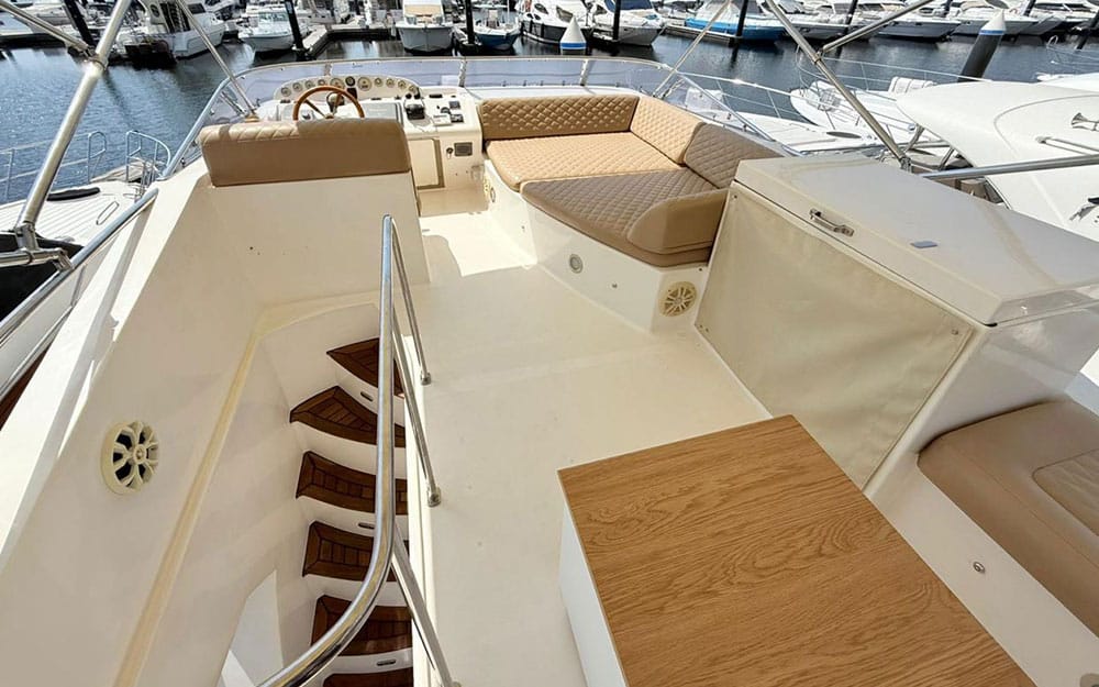 48FT Emerald Luxury Yacht - Image 9