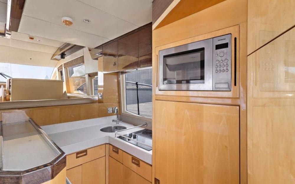 56FT Majesty Yacht - Image 10